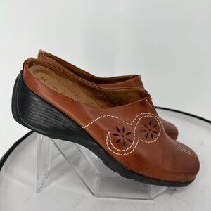 NATURALIZER CARAMEL ALEXIS MULES IN RICH LEATHER‎ WITH PADDED INSOLES